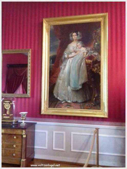 Vue panoramique sur le Château Royal d'Amboise et ses jardins à la française