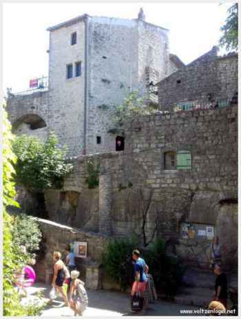 Vue panoramique depuis le château de Balazuc