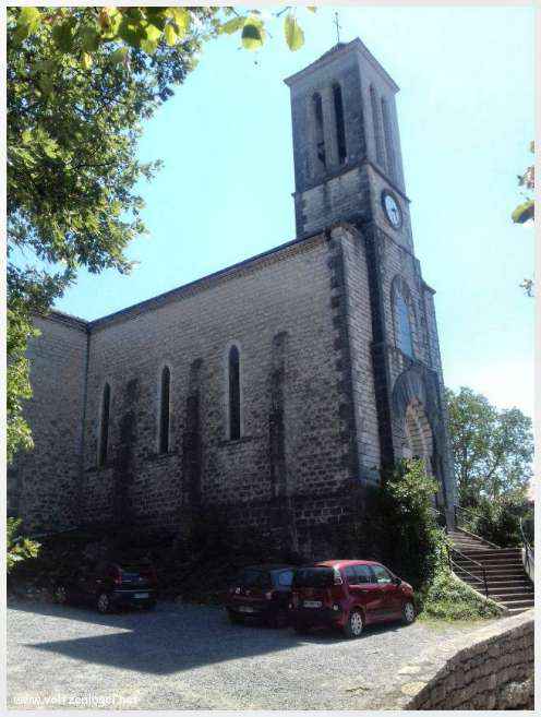 Vue panoramique de Balazuc, village médiéval surplombant les gorges de l'Ardèche
