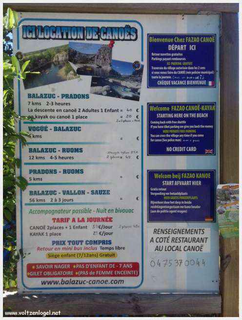 Vue panoramique de Balazuc, village médiéval surplombant les gorges de l'Ardèche