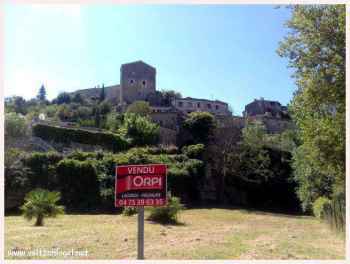 Activités variées en Ardèche - spéléologie, visites de châteaux et sites préhistoriques.
