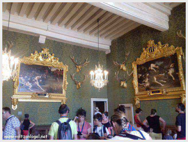 Vue majestueuse du Château de Chambord et ses jardins Renaissance