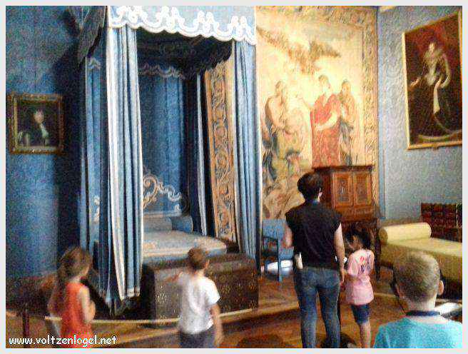 Vue majestueuse du Château de Chambord et ses jardins Renaissance