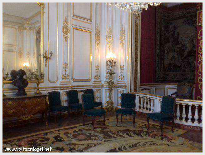 Vue majestueuse du Château de Chambord et ses jardins Renaissance