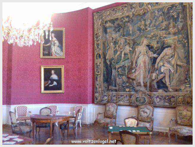 Vue majestueuse du Château de Chambord et ses jardins Renaissance