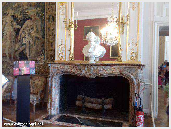 Vue majestueuse du Château de Chambord et ses jardins Renaissance