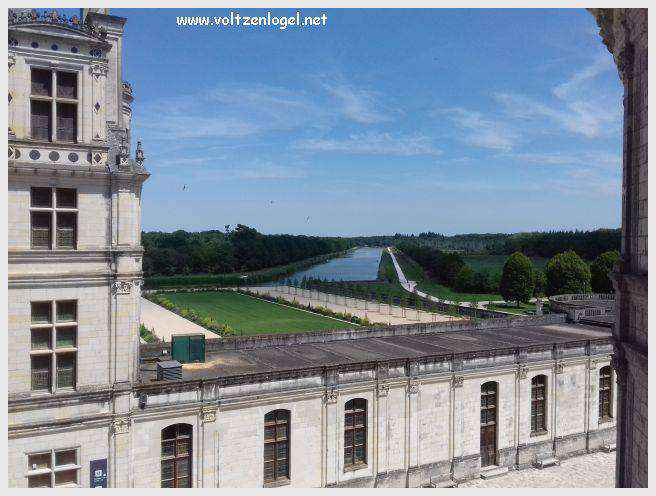Vue majestueuse du Château de Chambord et ses jardins Renaissance