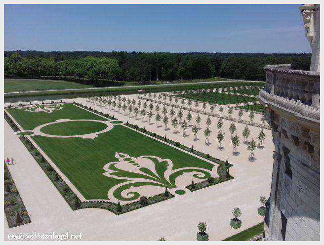 Vue majestueuse du Château de Chambord et ses jardins Renaissance