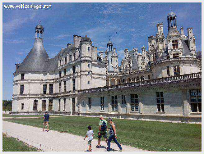 Vue majestueuse du Château de Chambord et ses jardins Renaissance