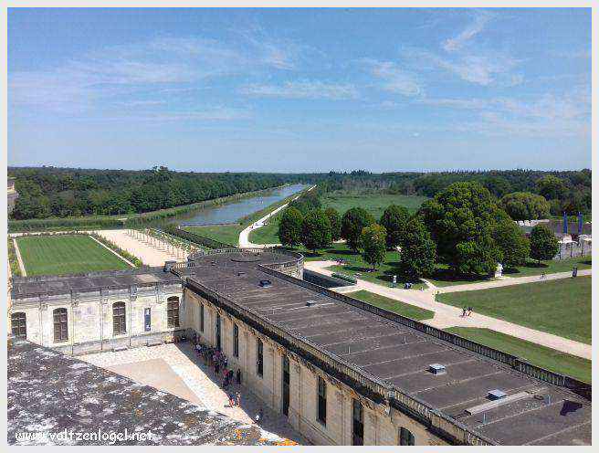 Vue majestueuse du Château de Chambord et ses jardins Renaissance