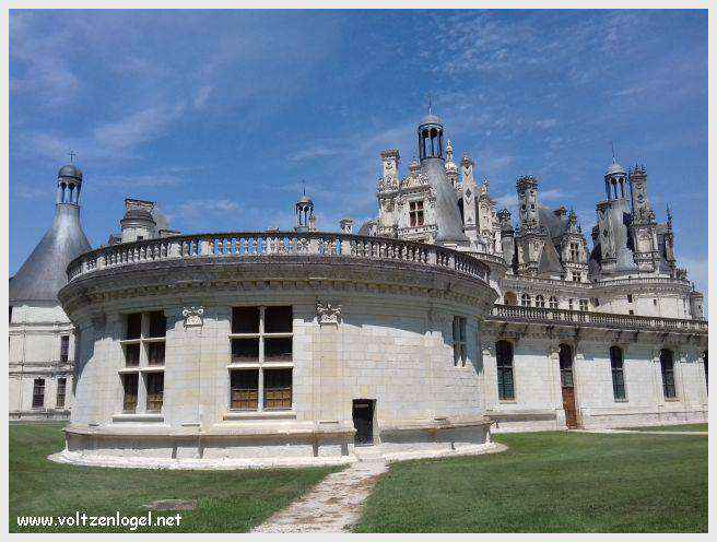 Vue majestueuse du Château de Chambord et ses jardins Renaissance