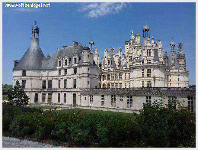 Vue majestueuse du Château de Chambord et ses jardins Renaissance