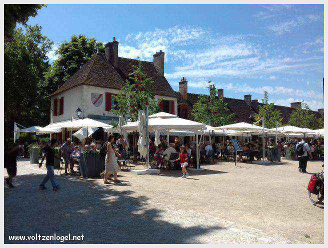 Vue majestueuse du Château de Chambord et ses jardins Renaissance