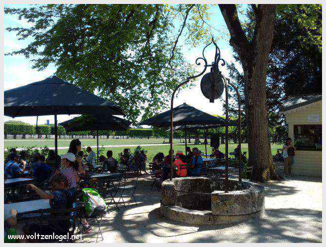 Vue majestueuse du Château de Chambord et ses jardins Renaissance
