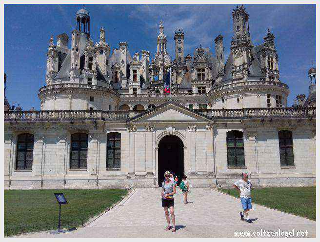 Vue majestueuse du Château de Chambord et ses jardins Renaissance