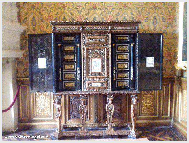 Château de Chenonceau : symbole de la Renaissance française et de la beauté des jardins historiques.