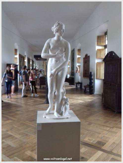 Château de Chenonceau : symbole de la Renaissance française et de la beauté des jardins historiques.