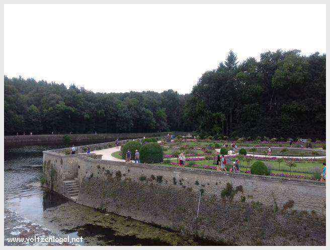 Château de Chenonceau : symbole de la Renaissance française et de la beauté des jardins historiques.