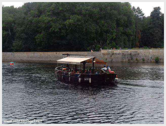 Château de Chenonceau : symbole de la Renaissance française et de la beauté des jardins historiques.