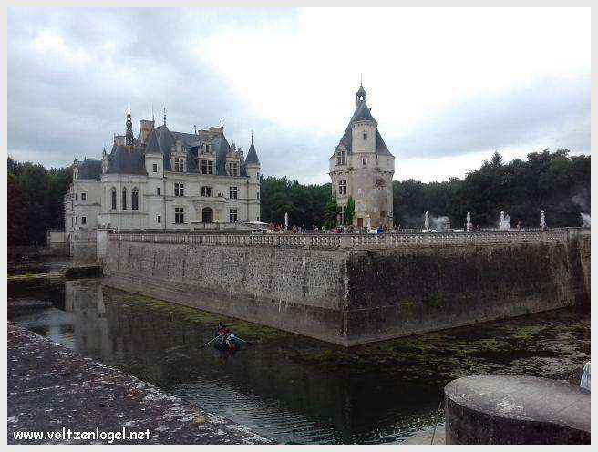 Château de Chenonceau : symbole de la Renaissance française et de la beauté des jardins historiques.