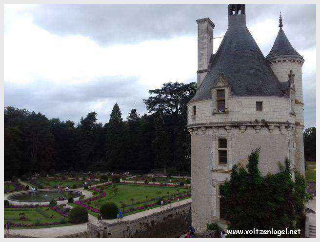 Château de Chenonceau : symbole de la Renaissance française et de la beauté des jardins historiques.