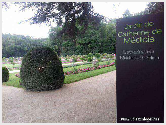 Château de Chenonceau : symbole de la Renaissance française et de la beauté des jardins historiques.