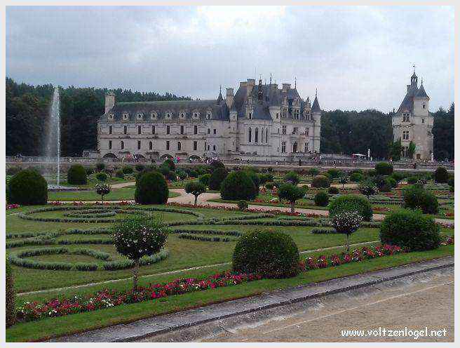 Château de Chenonceau : symbole de la Renaissance française et de la beauté des jardins historiques.