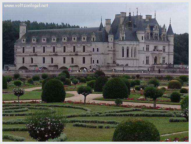 Château de Chenonceau : symbole de la Renaissance française et de la beauté des jardins historiques.