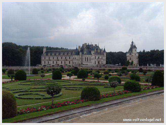 Château de Chenonceau : symbole de la Renaissance française et de la beauté des jardins historiques.