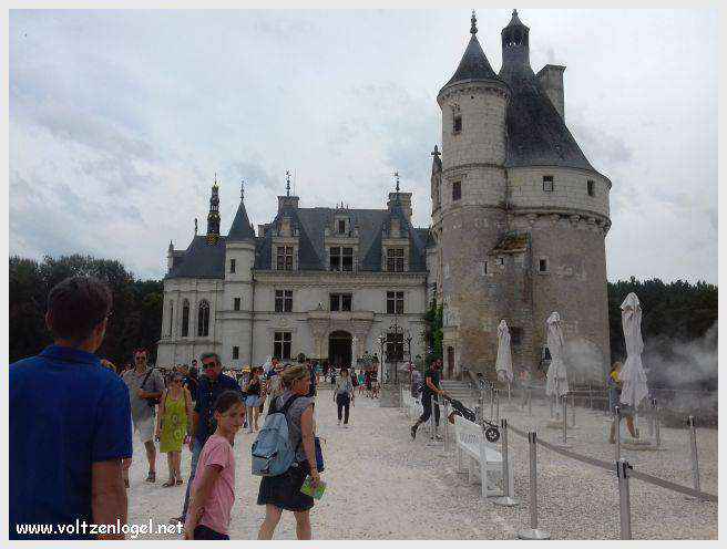 Château de Chenonceau : symbole de la Renaissance française et de la beauté des jardins historiques.