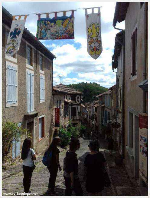 Vue panoramique de Cordes-sur-Ciel, joyau médiéval perché dans le Tarn