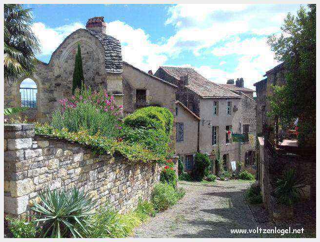 Vue panoramique de Cordes-sur-Ciel, joyau médiéval perché dans le Tarn