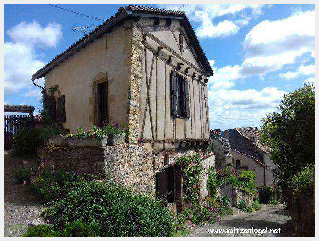Vue panoramique de Cordes-sur-Ciel, joyau médiéval perché dans le Tarn