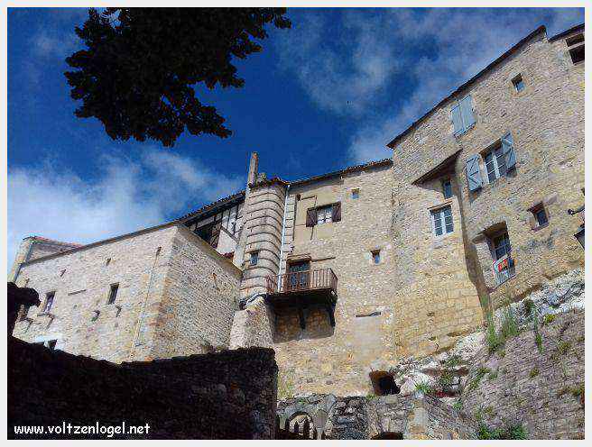 Vue panoramique de Cordes-sur-Ciel, joyau médiéval perché dans le Tarn