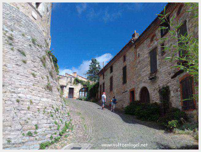 Vue panoramique de Cordes-sur-Ciel, joyau médiéval perché dans le Tarn