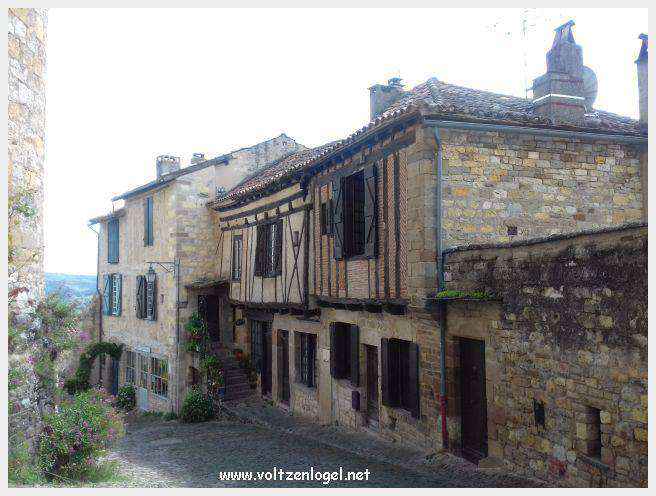 Vue panoramique de Cordes-sur-Ciel, joyau médiéval perché dans le Tarn