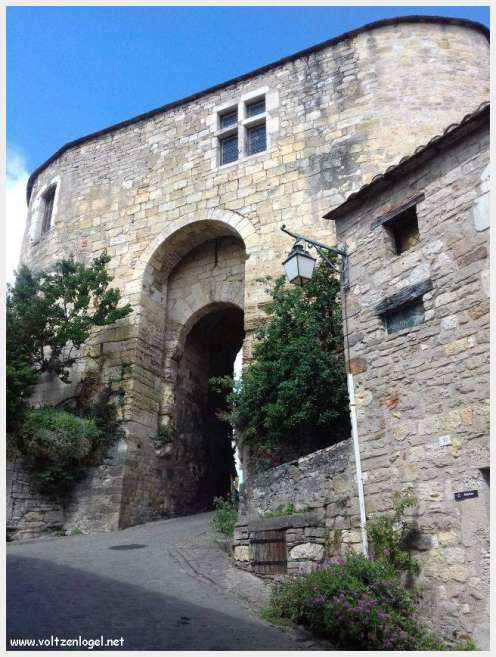 Vue panoramique de Cordes-sur-Ciel, joyau médiéval perché dans le Tarn