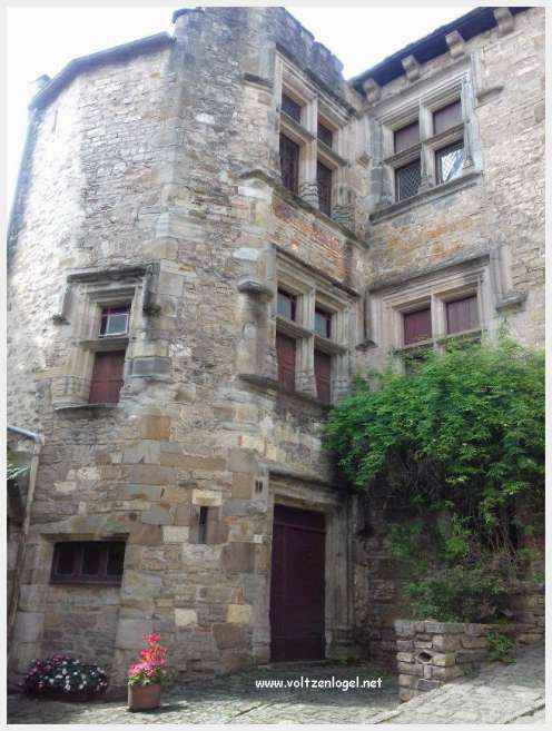 Vue panoramique de Cordes-sur-Ciel, joyau médiéval perché dans le Tarn