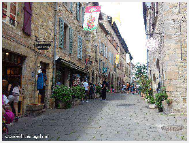 Vue panoramique de Cordes-sur-Ciel, joyau médiéval perché dans le Tarn