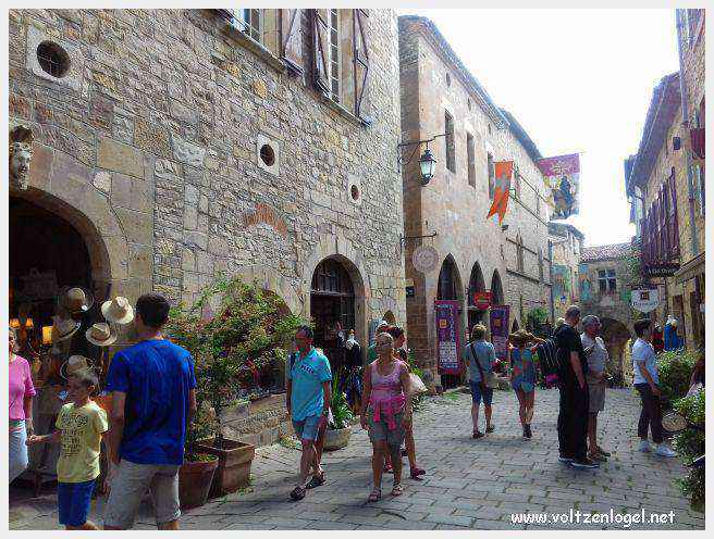 Vue panoramique de Cordes-sur-Ciel, joyau médiéval perché dans le Tarn