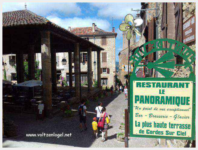Vue panoramique de Cordes-sur-Ciel, joyau médiéval perché dans le Tarn