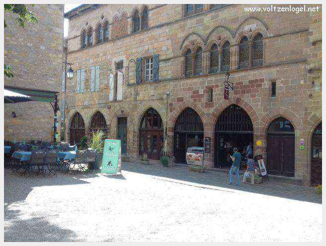 Vue panoramique de Cordes-sur-Ciel, joyau médiéval perché dans le Tarn