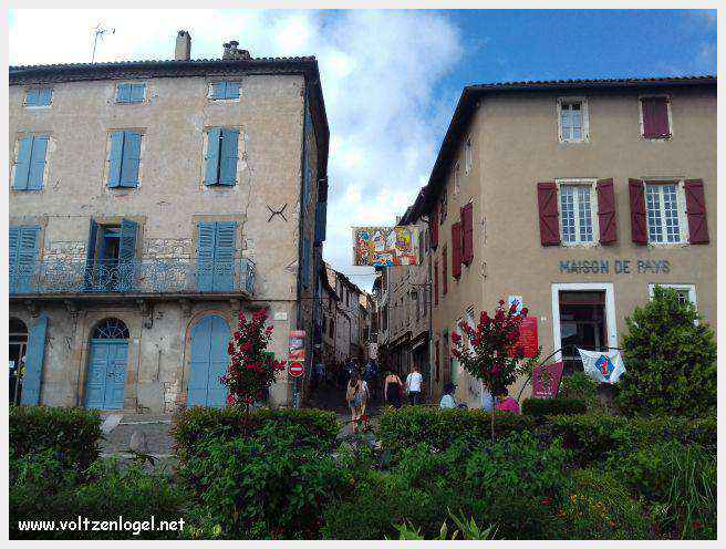 Vue panoramique de Cordes-sur-Ciel, joyau médiéval perché dans le Tarn