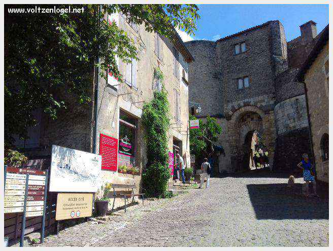 La cité médiévale de Cordes-sur-Ciel perchée sur les collines du Tarn