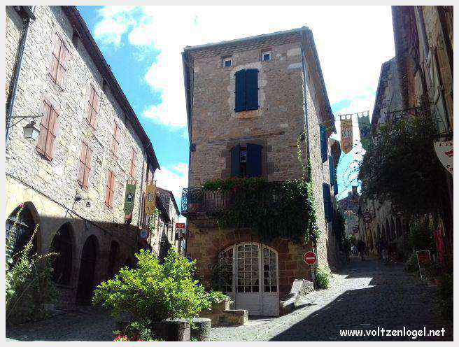 La cité médiévale de Cordes-sur-Ciel perchée sur les collines du Tarn