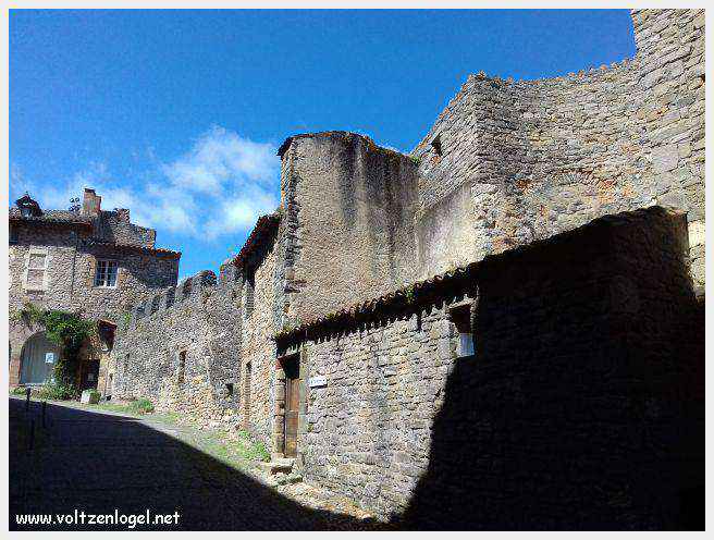 La cité médiévale de Cordes-sur-Ciel perchée sur les collines du Tarn