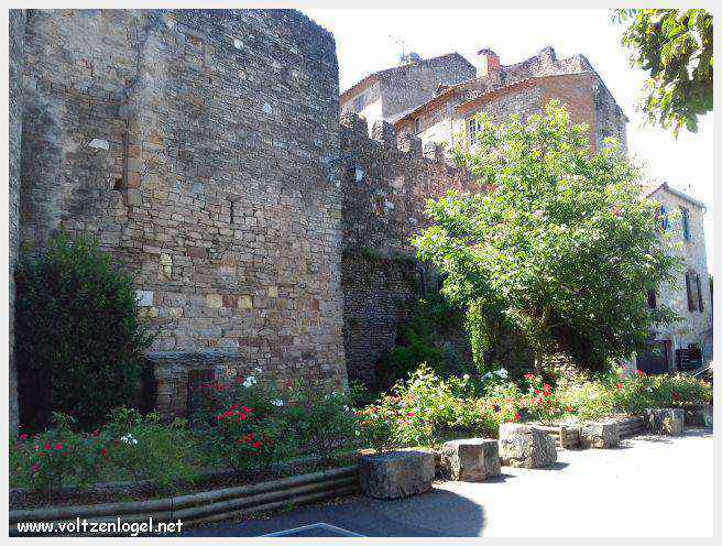 La cité médiévale de Cordes-sur-Ciel perchée sur les collines du Tarn