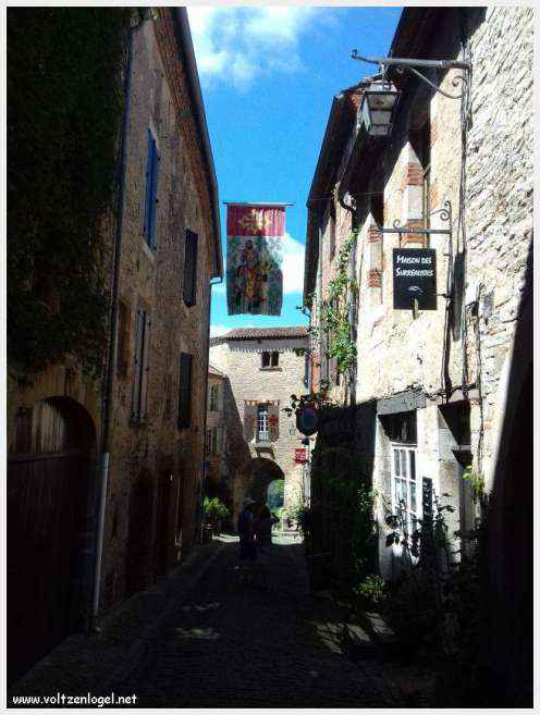 La cité médiévale de Cordes-sur-Ciel perchée sur les collines du Tarn