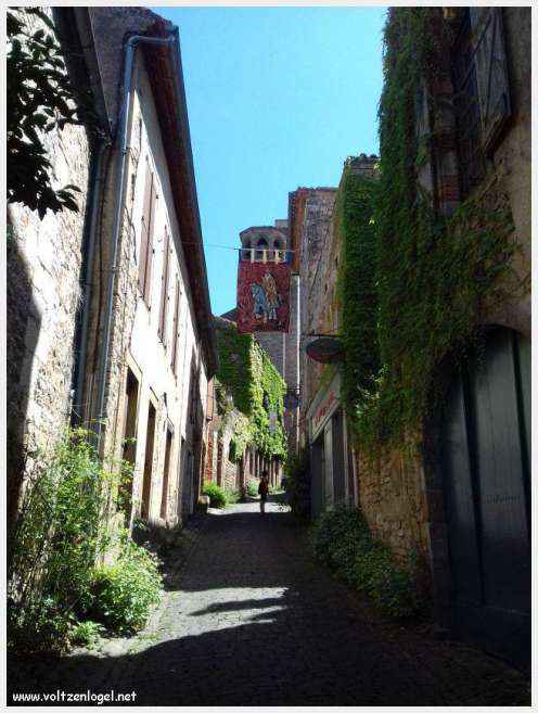 La cité médiévale de Cordes-sur-Ciel perchée sur les collines du Tarn