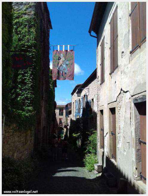 La cité médiévale de Cordes-sur-Ciel perchée sur les collines du Tarn